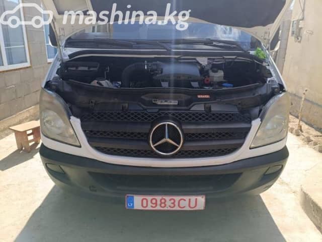 Mercedes-Benz Бортовой (4х2)