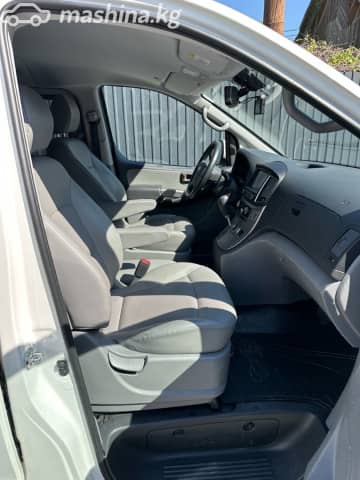Hyundai Starex (H-1) II Рестайлинг 2 2.5d AT 4WD