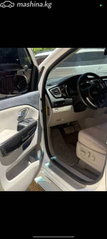 Kia Carnival III 2.2d AT