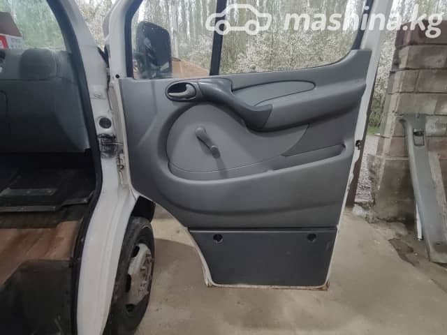 Mercedes-Benz Фургон (4х2)