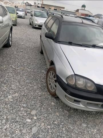 Toyota Avensis I 1.8 MT