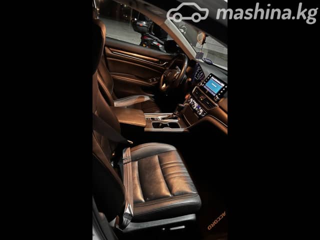 Honda Accord X Рестайлинг 2.0 AT