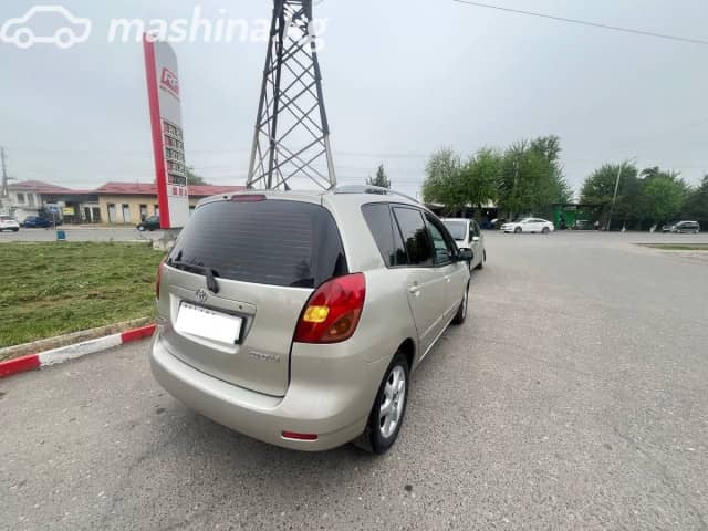 Toyota Corolla Verso I 1.8 MT