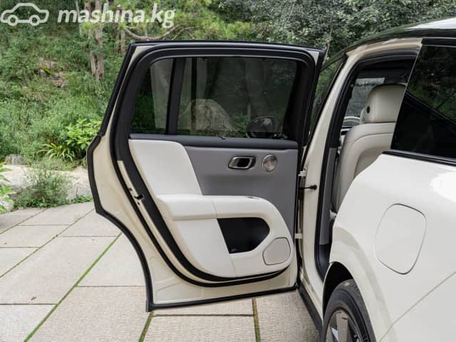 LiXiang L6 1.5hyb AT 4WD