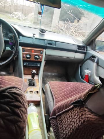 Mercedes-Benz W124 250 2.5d MT