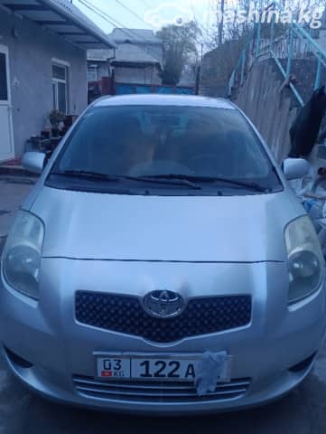 Toyota Yaris II Рестайлинг 1.3 MT