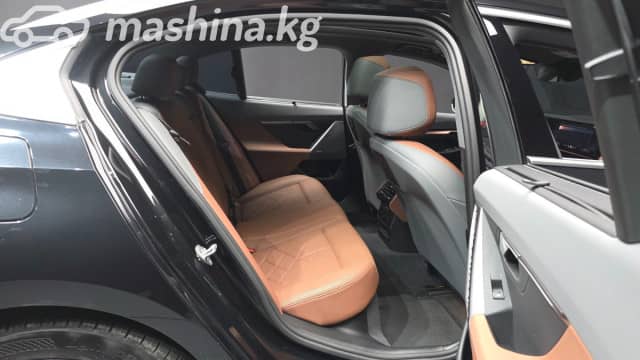 BMW 5 серии VIII (G60/G61/G68) 530e xDrive 2.0hyb AT 4WD