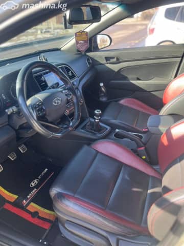Hyundai Avante VI 1.6 MT