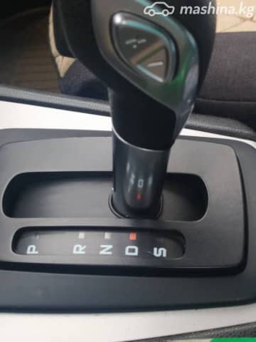 Ford Fiesta Mk6 Рестайлинг 1.6 AMT