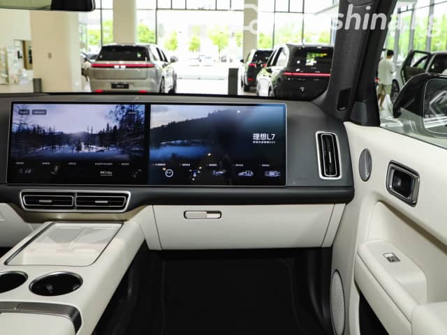LiXiang L7 Рестайлинг 1.5hyb AT 4WD