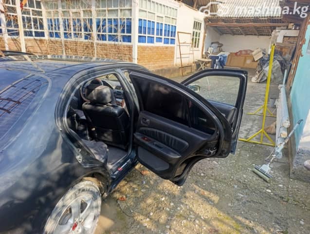 Nissan Maxima IV (A32) 2.0 MT