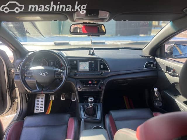Hyundai Avante VI 1.6 MT