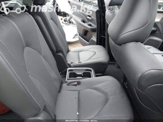 Toyota Grand Highlander 2.5hyb CVT 4WD