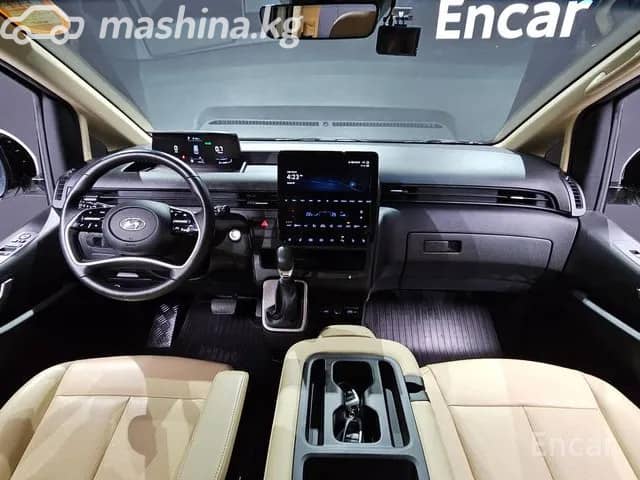Hyundai Staria 2.2d AT 4WD