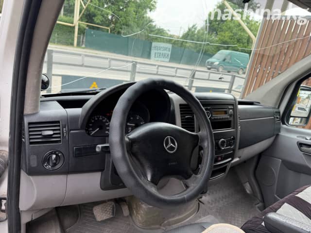 Mercedes-Benz Бортовой (4х2)
