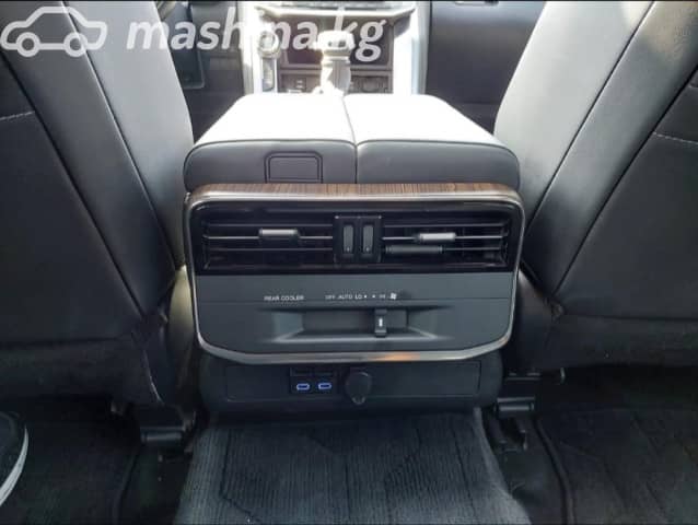 Toyota Land Cruiser 300 Series 4.0 AT 4WD