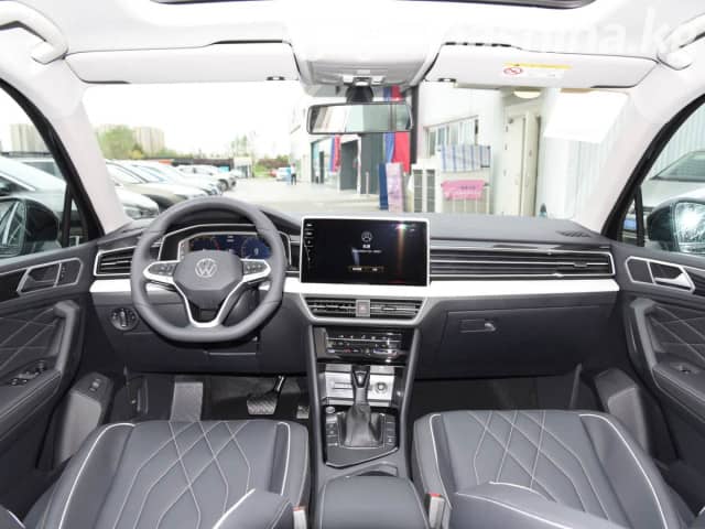 Volkswagen Tiguan III (China Market) 2.0 AMT