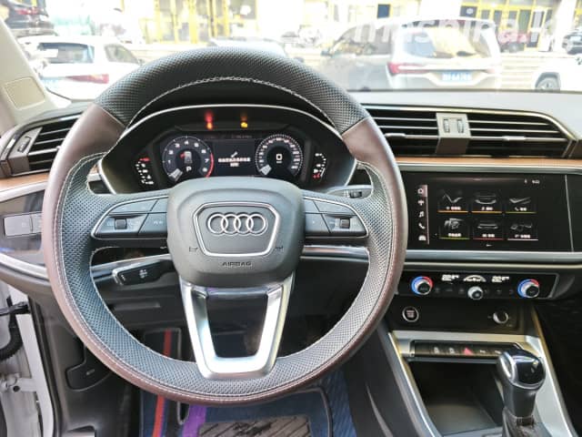 Audi Q3 II (F3) 35 TFSI 1.4 AMT