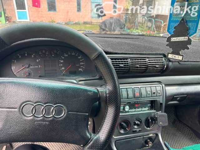 Audi A4 I (B5) Рестайлинг 1.6 MT