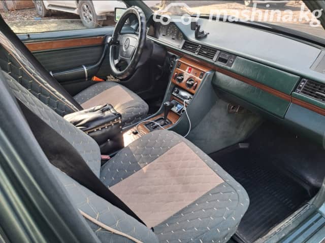 Mercedes-Benz E-Класс I (W124) 220 2.2 AT
