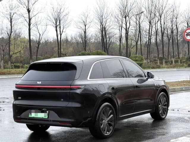 LiXiang L6 1.5hyb AT 4WD
