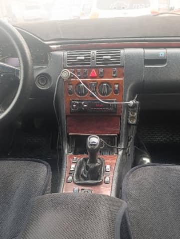 Mercedes-Benz E-Класс II (W210, S210) Рестайлинг 200 2.2d MT