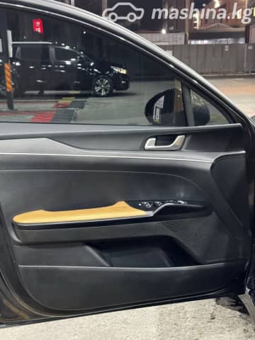 Kia K5 III 2.0 AT