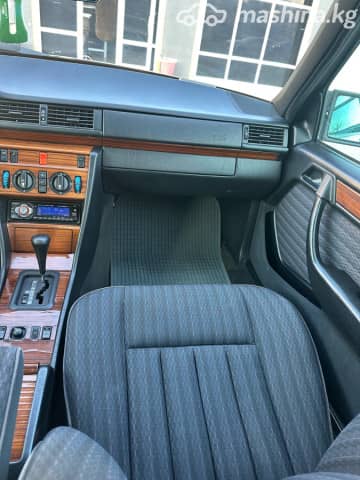 Mercedes-Benz W124 220 2.2 AT