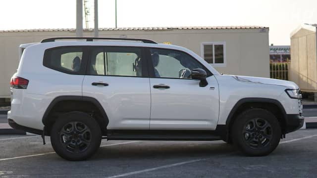 Toyota Land Cruiser 300 Series 3.4d AT 4WD