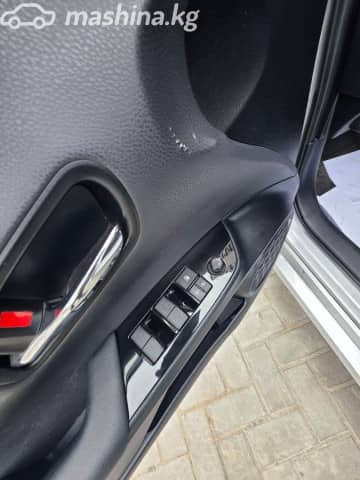 Toyota Prius IV Рестайлинг (XW50) 1.8hyb AT