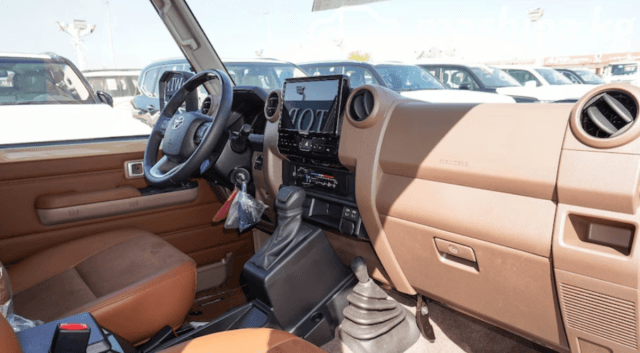 Toyota Land Cruiser 70 Series Рестайлинг 2 76 4.0 AT 4WD