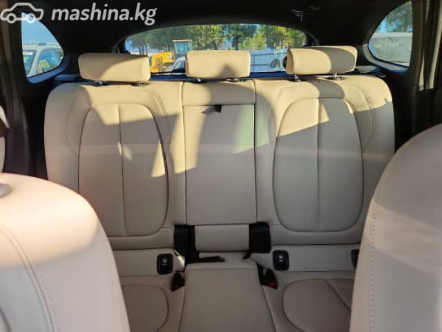 BMW X1 II (F48) Рестайлинг 28i xDrive 2.0 AT 4WD