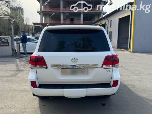 Toyota Land Cruiser 200 Series 5.7 AT 4WD