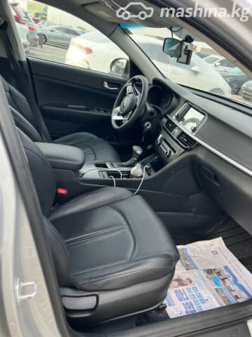 Kia K5 II 2.0 AT