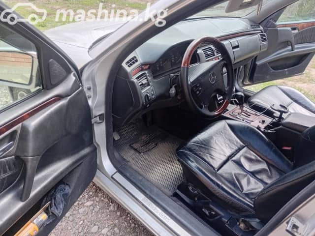 Mercedes-Benz E-Класс II (W210, S210) Рестайлинг 220 2.2d AT