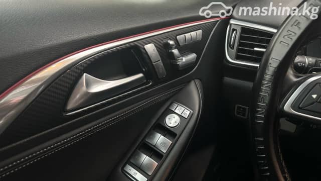 Infiniti Q30 2.0 AMT