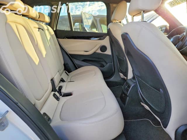 BMW X1 II (F48) Рестайлинг 28i xDrive 2.0 AT 4WD