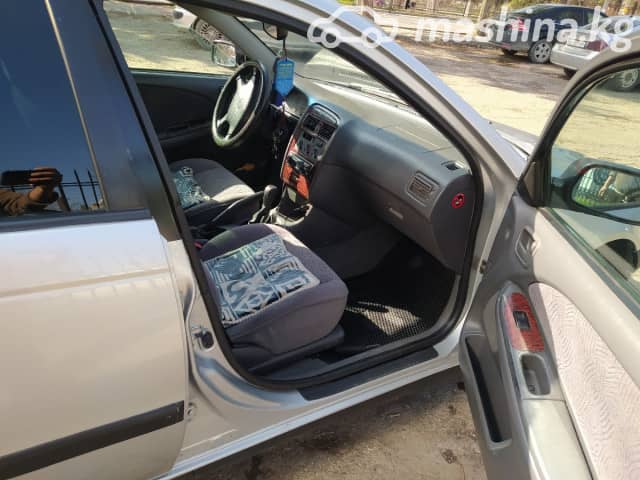Toyota Avensis I 1.8 MT