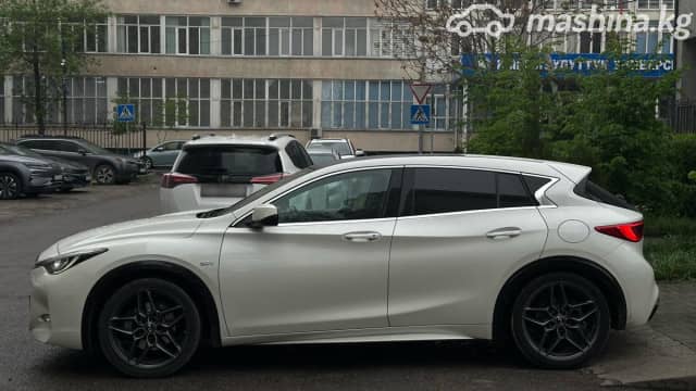 Infiniti Q30 2.0 AMT