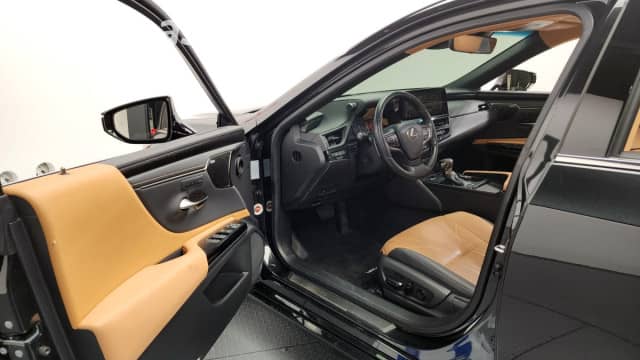 Lexus ES VII Рестайлинг 300h 2.5hyb CVT