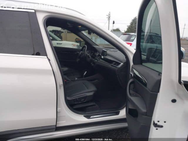 BMW X1 II (F48) Рестайлинг 28i xDrive 2.0 AT 4WD