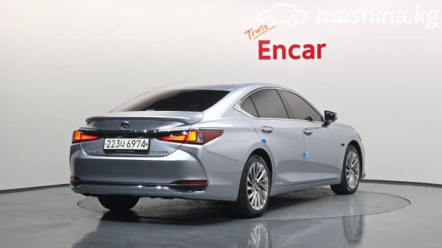 Lexus ES VII Рестайлинг 300h 2.5hyb CVT
