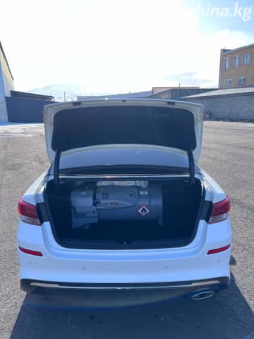 Kia K5 II 2.0 AT