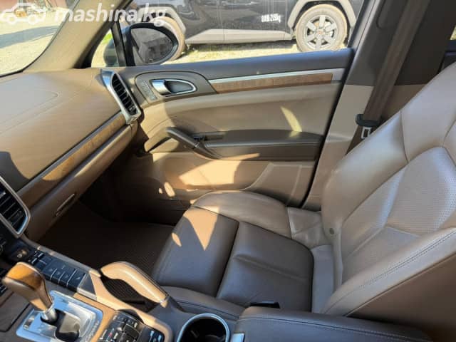Porsche Cayenne II (958) Turbo 4.8 AT 4WD