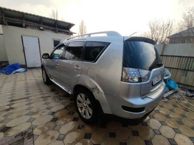 Mitsubishi Outlander II 2.4 CVT 4WD