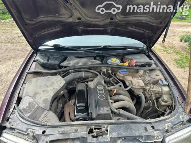 Audi A4 I (B5) Рестайлинг 1.6 MT