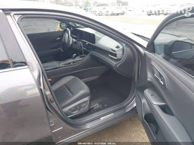 Toyota Crown XVI (S230) 2.5hyb CVT