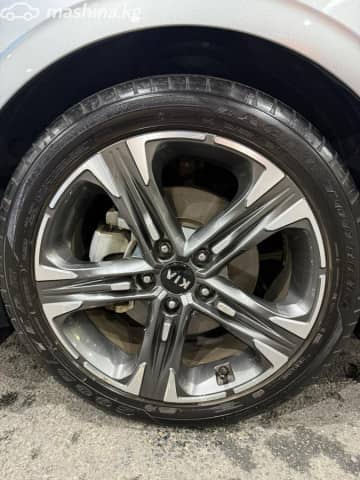Kia K5 III 1.6 AT