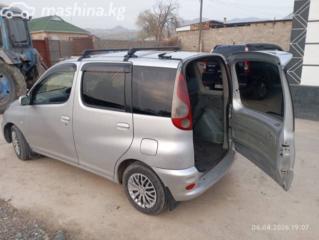 Toyota FunCargo 1.5 AT