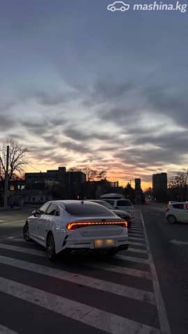 Kia K5 III LPi 2.0 AT